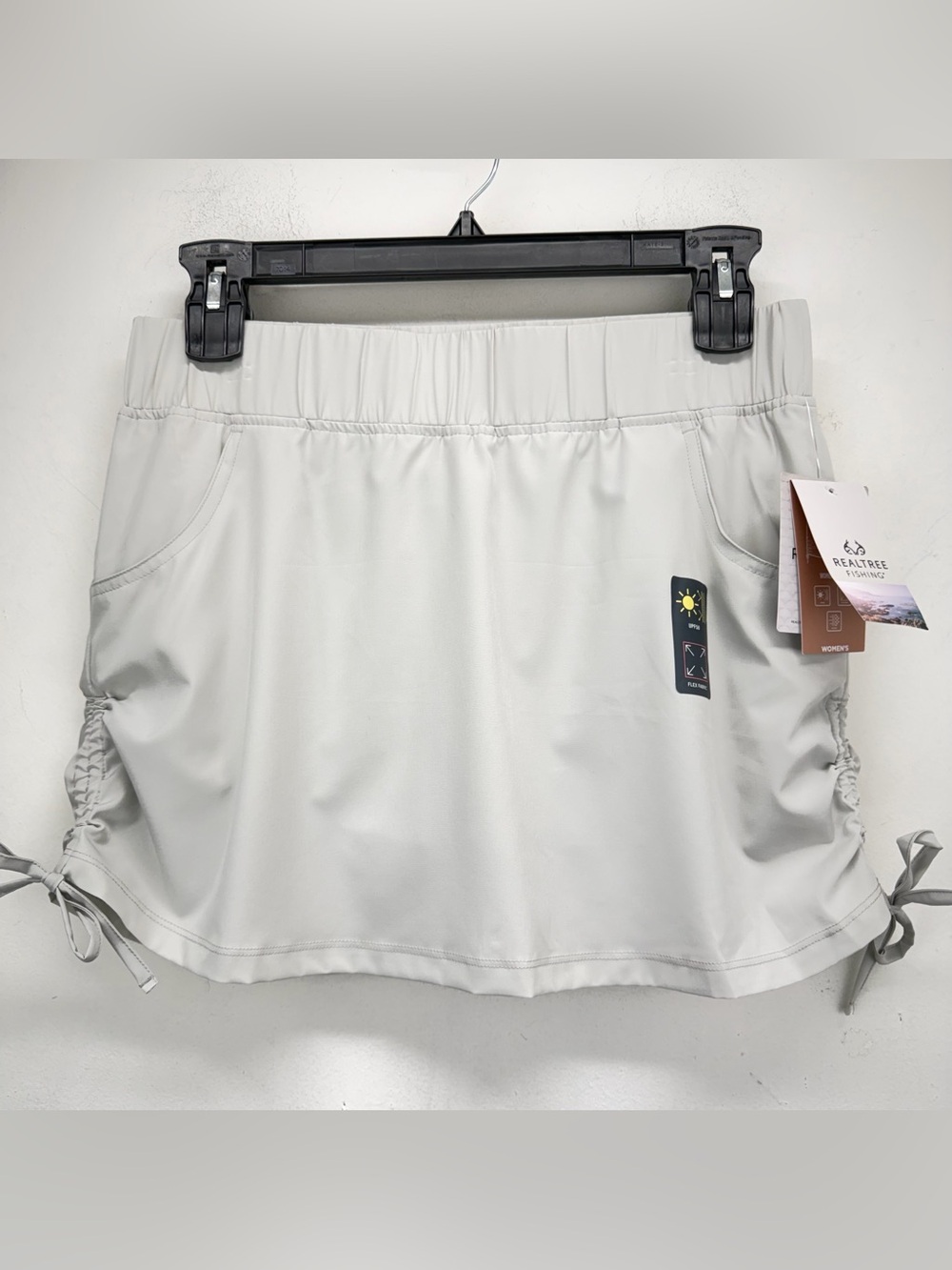 Realtree Fishing size Medium Women’s Glacier Gray Cinched Outdoor Skort NWT